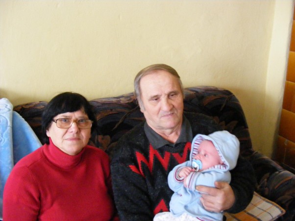 tymoteuszek z babcia i dziadkiem dziadkowie i ja