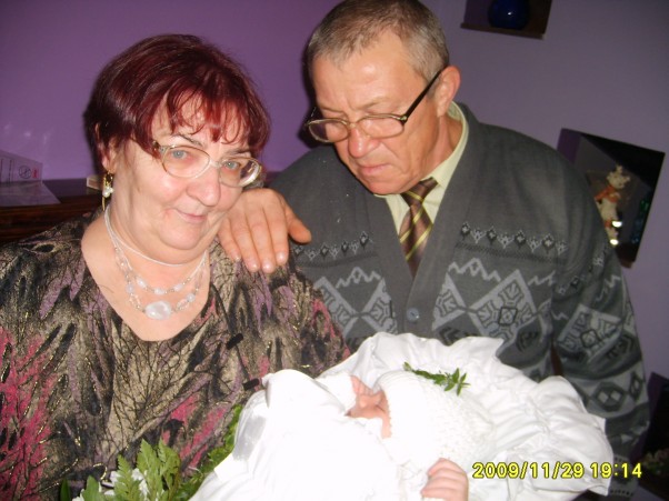 Babcia, dziadek i Mateuszek Chrzciny Mateuszka fotka z babcią i dziadkiem 
