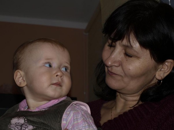 Amelka z Babcią Elą głębokie spojrzenie babci i wnuczki :&#41;