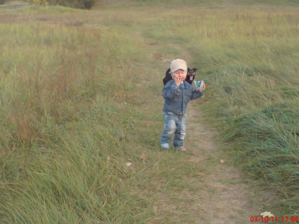 Ah ten niesforny bucik... Dlaczego on mi zawsze spada kiedy uciekam przed mama :&#41;