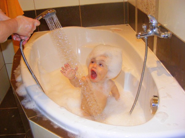 Uwielbiam kąpiel Nieee, babciu, nie spłukuj piany!!!!