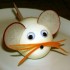 myszka zrobiona z jajka uszy z rzodkiewki ogonek z lukrowanych patyczkow oczka z malenkich cokierkow\nprzez Wanese i INEZ