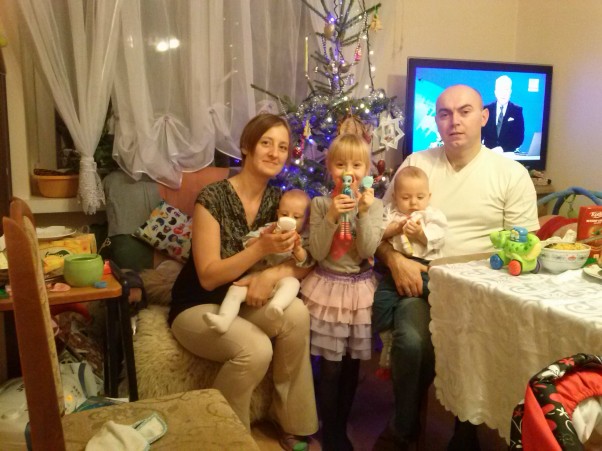 Zdjęcie zgłoszone na konkurs eBobas.pl Kochani      życzymy  Wam  aby  te  Święta   były  spędzone  w  gronie  rodzinnym    w  przyjaznej   i szczęsliwej   atmosferze .\nWesołych  Świąt 