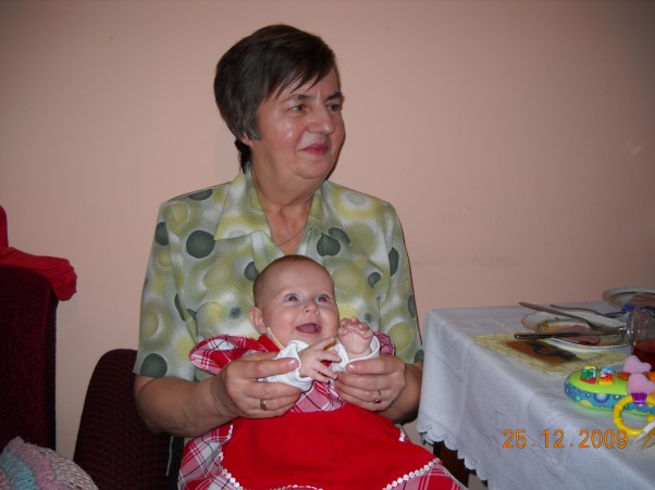 Zdjęcie zgłoszone na konkurs eBobas.pl Natalenka z ukochaną babcia Marysią :&#41;