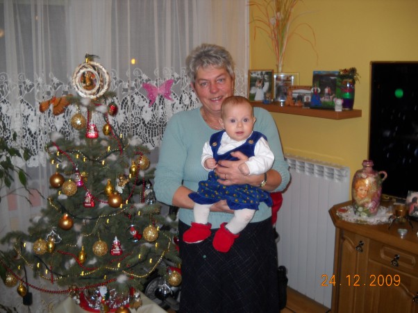 Zdjęcie zgłoszone na konkurs eBobas.pl Natalenka z ukochana  babcią Heleną :&#41;