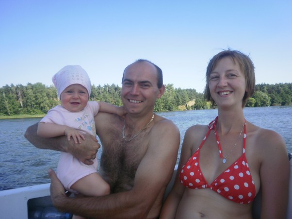 Zdjęcie zgłoszone na konkurs eBobas.pl opływam na łódce  Ślesin z rodzicami :&#41;fajnie jest 