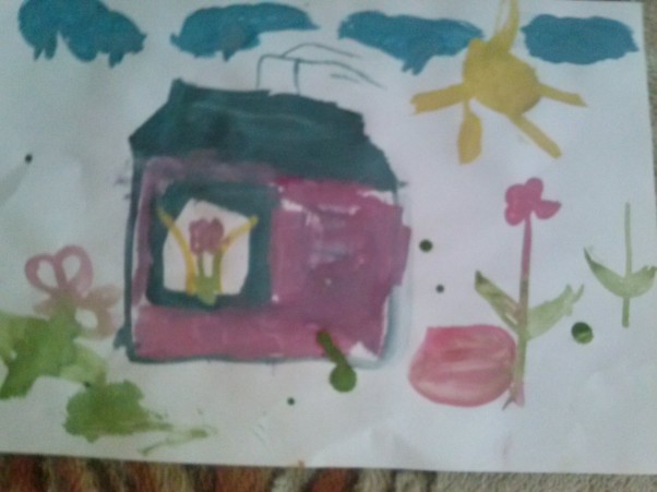 Zdjęcie zgłoszone na konkurs eBobas.pl 4letnia  Natalka    narysowała    domek    czyli  działkę na   której  spędziła  tego  lata  mnóstwa  czasu     wsród   kwiatków ,  zrywając  i  zajadając  maliny 