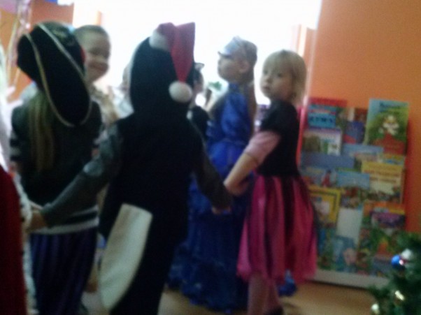 Zdjęcie zgłoszone na konkurs eBobas.pl Bal    karnawałowy    córeczki  Natalki &#40;rózowa  sukienka&#41;    w   przedszkolu    wraz   z    koleżankami   i  kolegami    