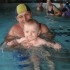 ...nauka pływania z tatą...
