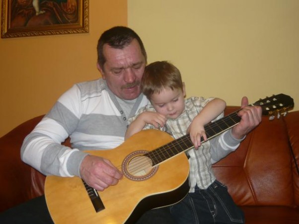 chłopaki z gitarą bo z dziadkiem można wszystko :&#41;