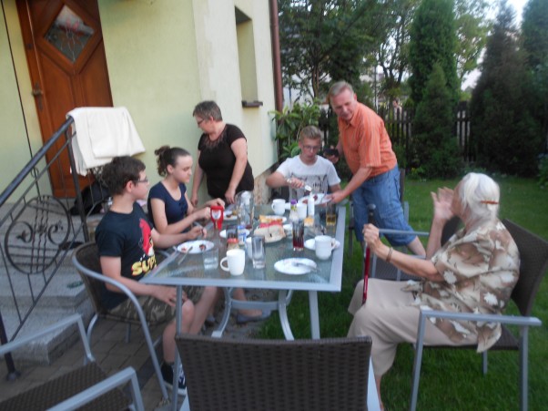 Zdjęcie zgłoszone na konkurs eBobas.pl Rodzina  to wspólne spotkania pokoleń   to radość i miłość do rodziców i dziadków \n