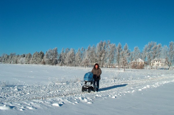 Poprzez białe drogi...z babcią Halinką Prawda, że piękną mamy zimę?