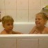 Moje córeczki Z lewej Angela i Nikola kochają się kąpać to ich żywioł :&#41;
